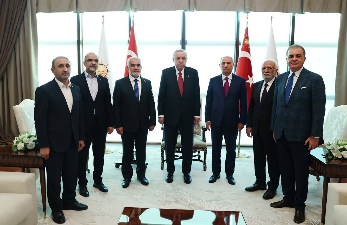 Cumhurbaşkanı Erdoğan, HÜDA PAR Genel Başkanı Yapıcıoğlu'nu kabul etti