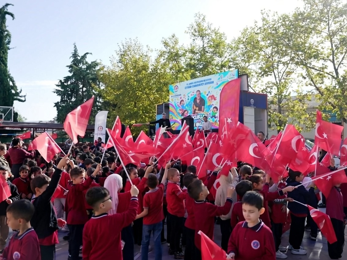 Denizli'de 9 okulda binlerce öğrenciye Cumhuriyet konserleri verildi