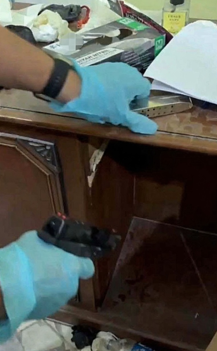 İzmir'de depoya düzenlenen operasyonda binlerce uyuşturucu hap ele geçirildi