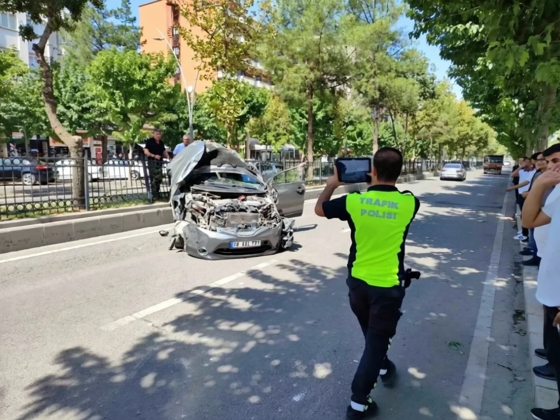 Batman'da kontrolden çıkan otomobil takla atarak yaralanmayla sonuçlandı