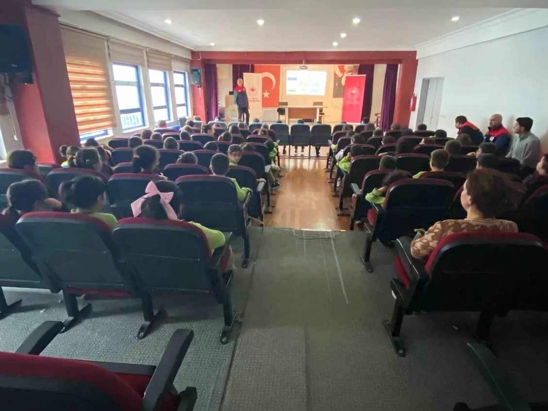 Düzce'de üç okulda öğrencilere gıda israfı eğitimi verildi
