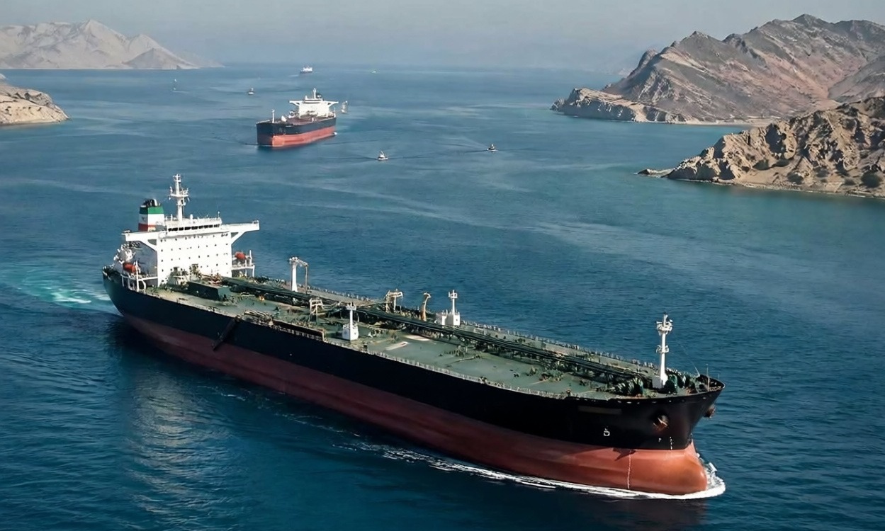 İran, Irak petrol tankerlerinin Hürmüz Boğazı'ndan geçişine izin verdi