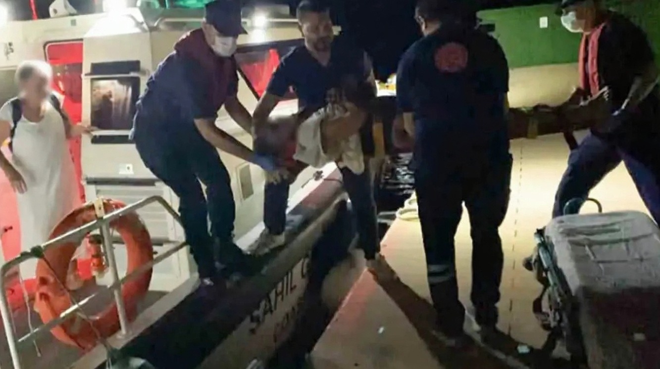 Sahil Güvenlik Fethiye ve Marmaris açıklarında iki tıbbi tahliye yaptı