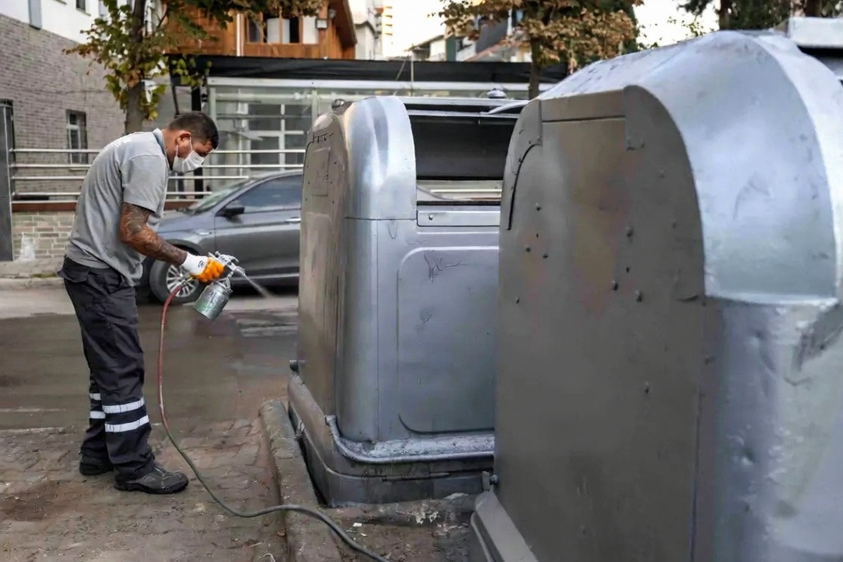Bornova Belediyesi Rafetpaşa Mahallesi'nde kapsamlı temizlik çalışması yaptı