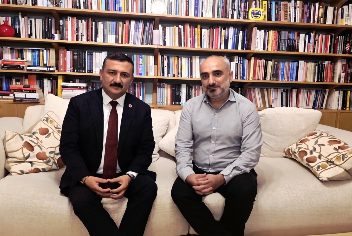 Milletvekili Türkoğlu ev hapsindeki gazeteci İsmail Saymaz'ı ziyaret etti