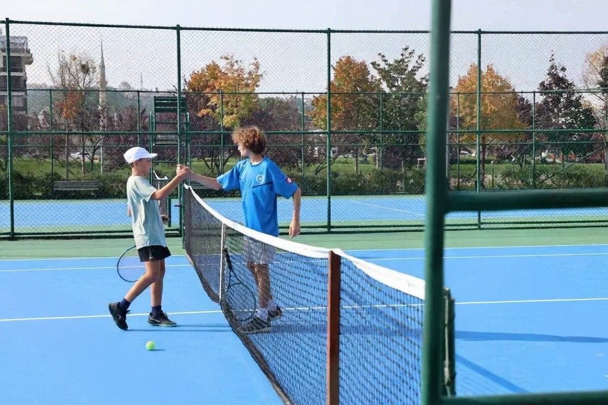 Bursa'da genç sporcular Cumhuriyet Tenis Turnuvası'nda mücadele etti