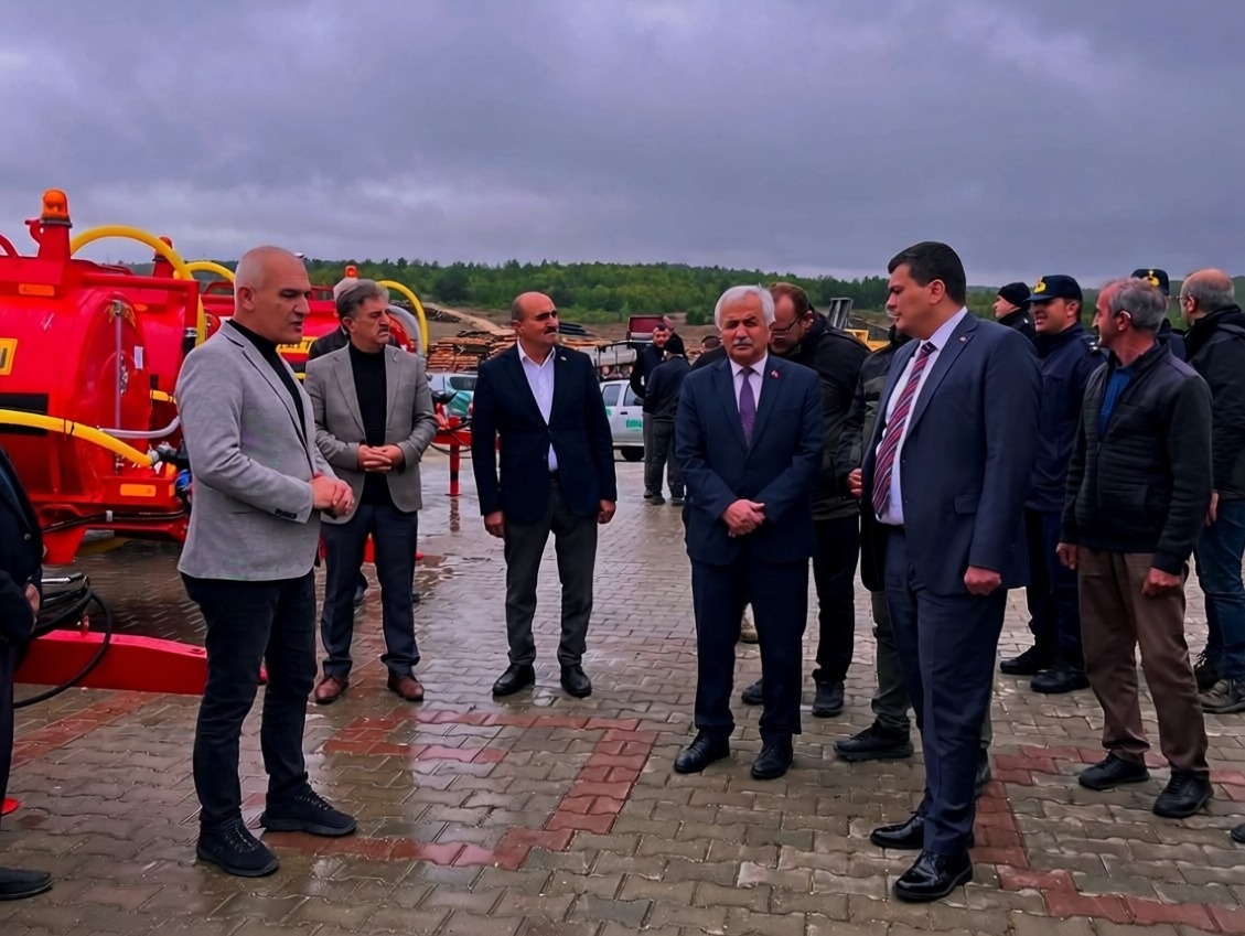 Kastamonu Devrekani'de orman köylülerine 17 sulama tankeri dağıtıldı