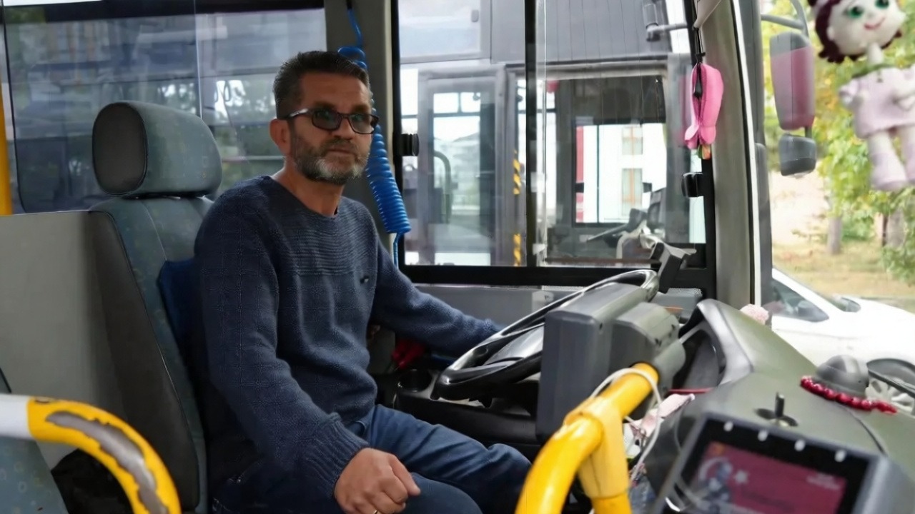 Kastamonu'da otobüste unutulan para dolu çanta sahibine teslim edildi