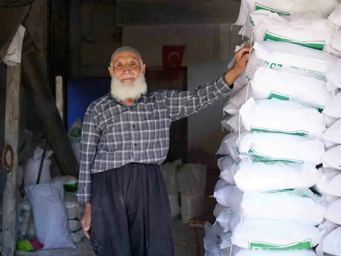 Gaziantep'te 70 yıldır geleneksel yöntemlerle tuz öğüten son temsilci