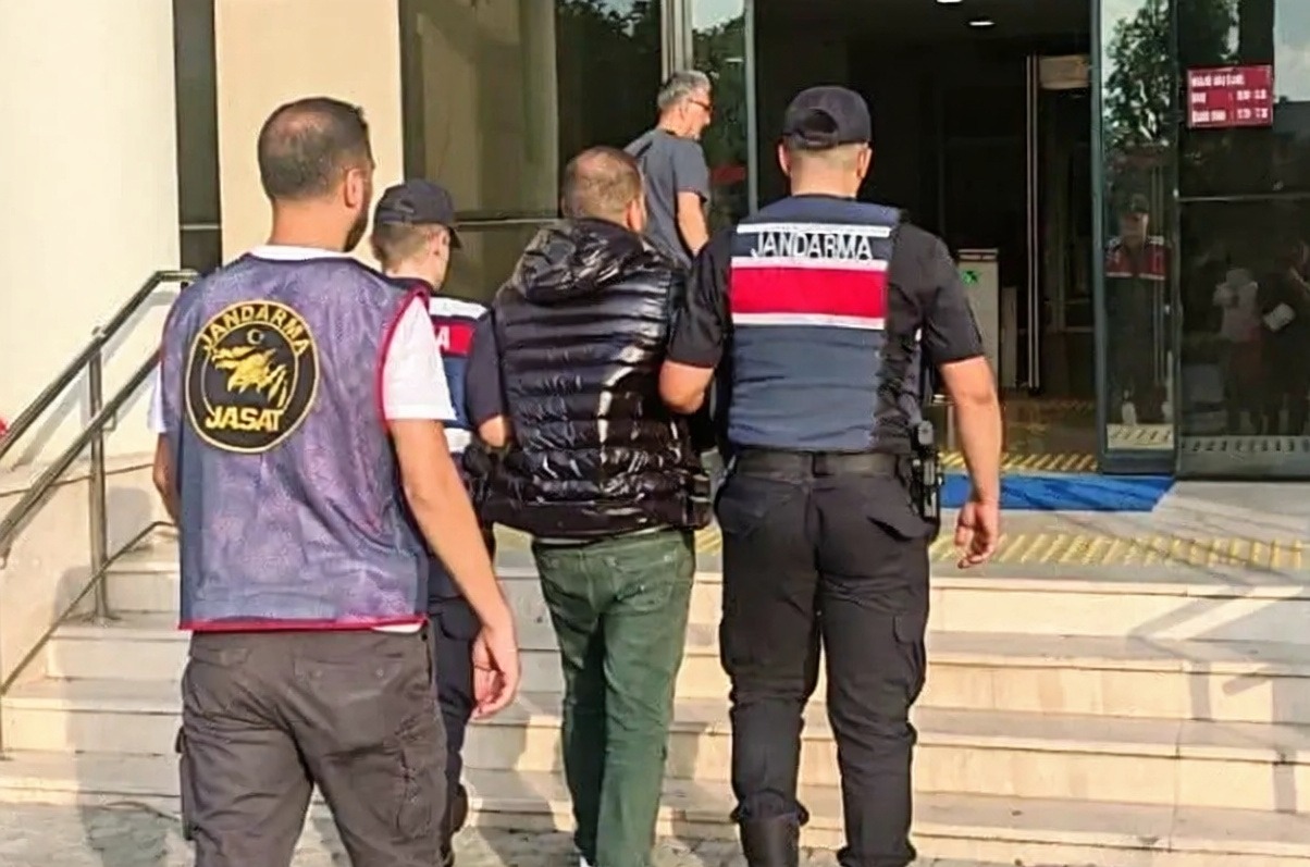 İzmir'de 60 ayrı suçtan aranan şahıs jandarma tarafından yakalandı