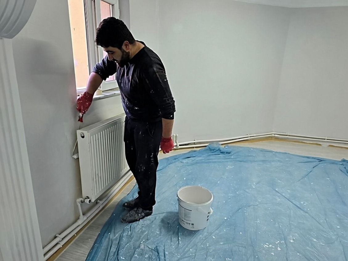 Ulaş'taki din görevlileri Kur'an kursu binasını gönüllü olarak onardı