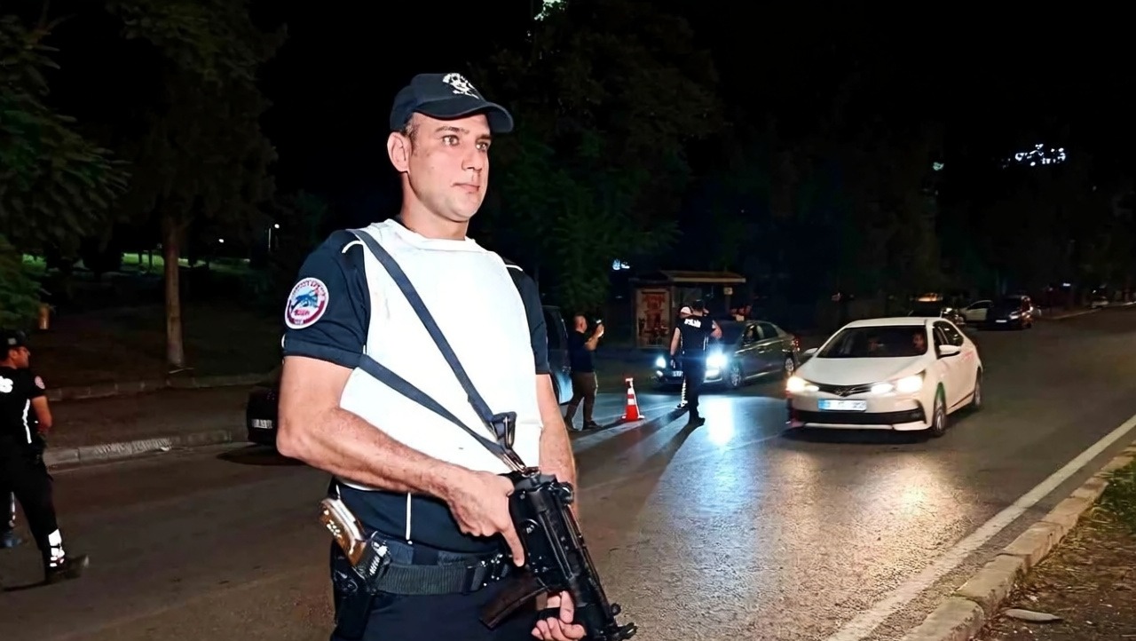 Adana'da düzenlenen huzur uygulamasında 47 aranan şahıs yakalandı