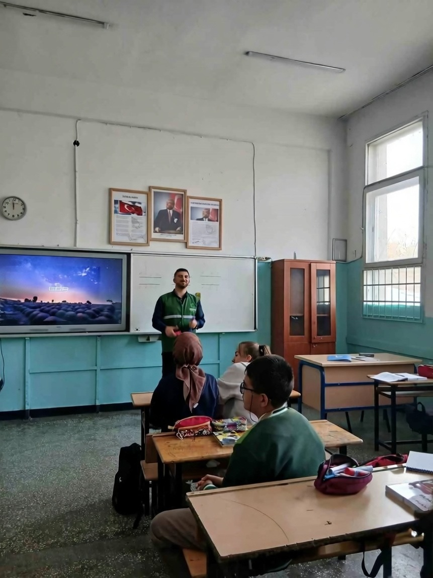 Yeşilay Kars Şubesi öğrencilere sağlıklı yaşam eğitimi verdi