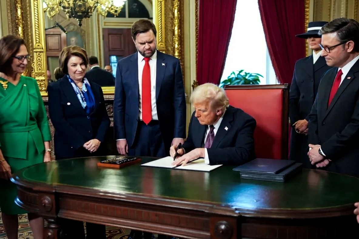 ABD Başkanı Trump yapay zeka teriminin süper zeka olarak değiştirilmesini imzaladı