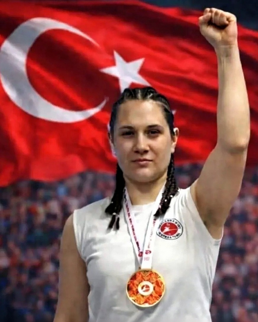 Milli sporcu Hilal Bayhan kick boksta dünya ikincisi oldu
