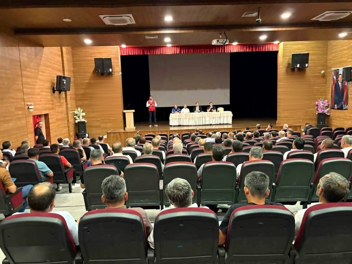 Vezirköprü'de muhtarlar ve kurum müdürleri istişare toplantısında buluştu