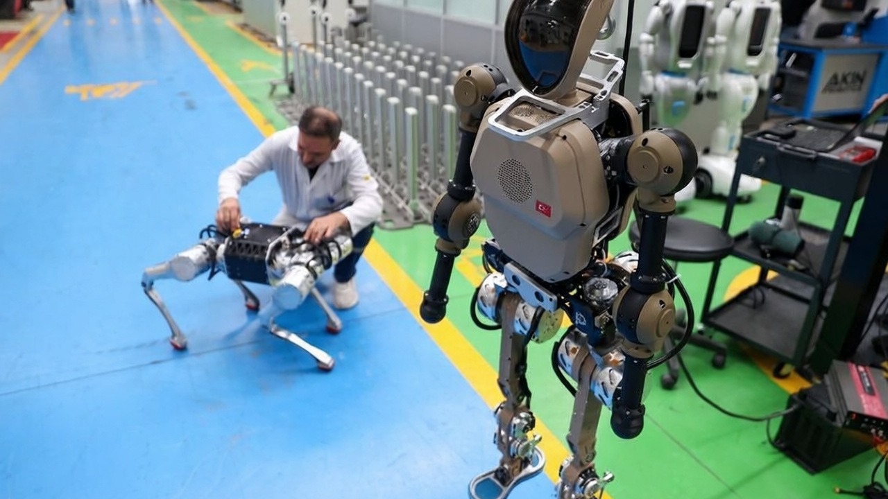 Konya merkezli AKINROBOTICS, yerli insansı robot AKINCI-5'i üretime hazırlıyor