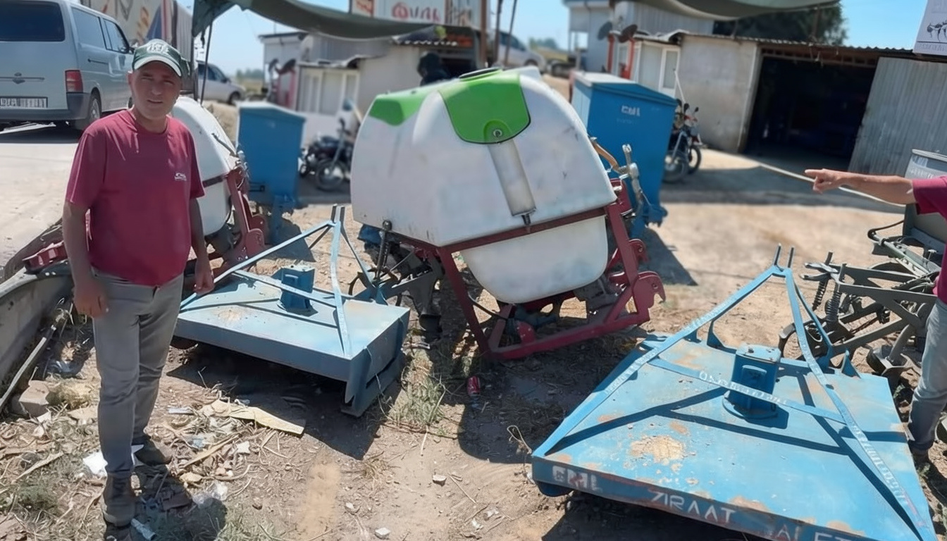 Antalya'da otomobil tarım aletleri satılan iş yerine girdi