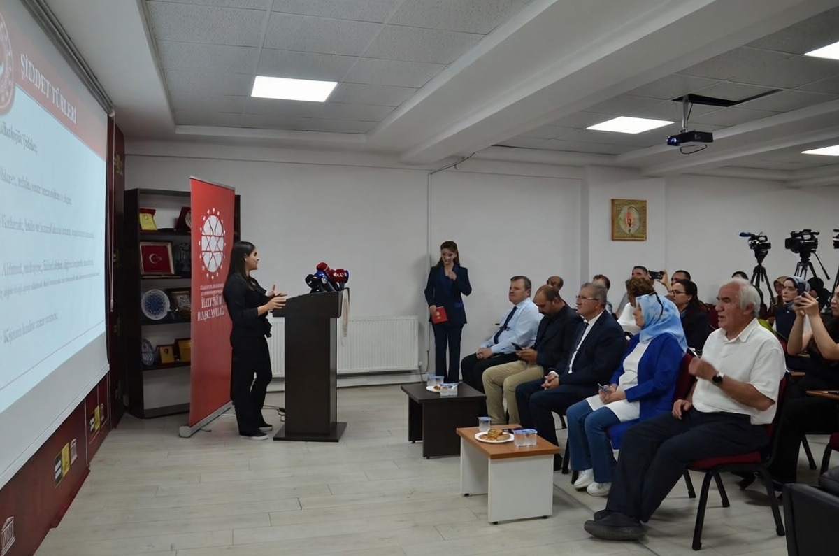 Konya'da basın mensuplarına yönelik şiddetle mücadele semineri düzenlendi