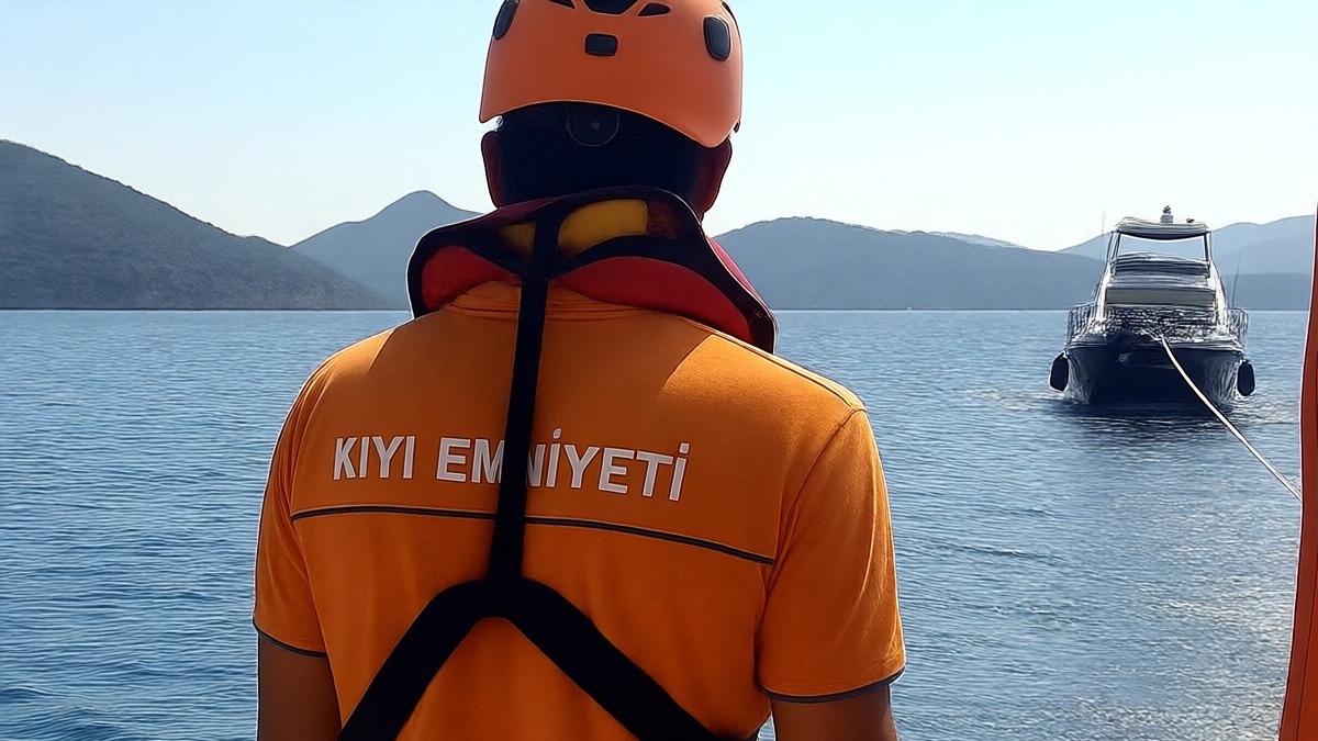 Fethiye açıklarında sürüklenen teknedeki 6 kişi kurtarıldı