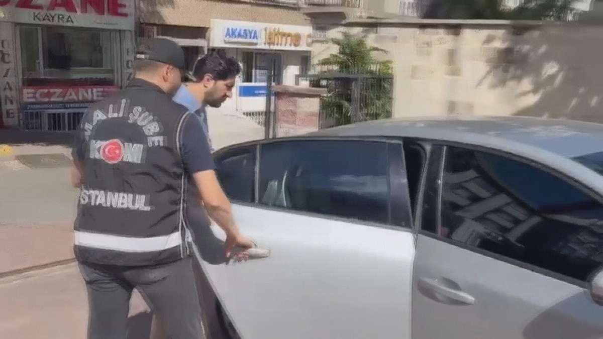 Tutuklanan Pusula Holding Başkanı Serdar Turhan'ın gözaltı anları görüntülendi