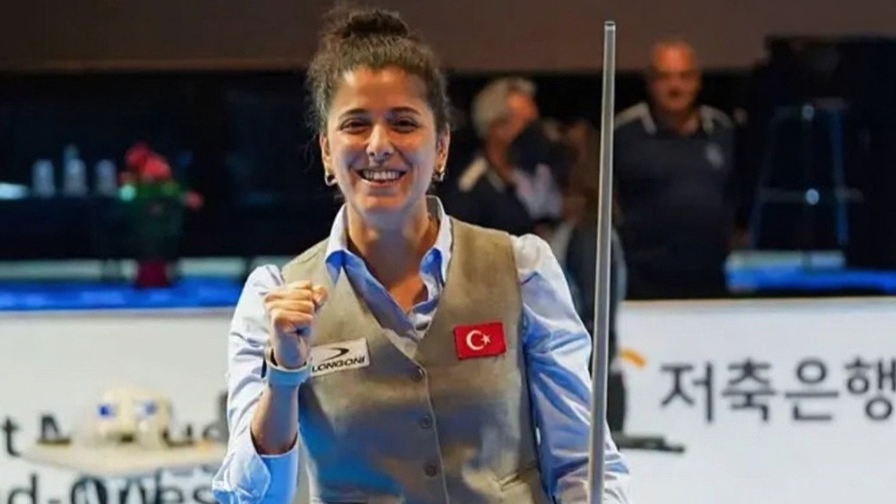 Güzin Müjde Karakaşlı Kadınlar 3 Bant Bilardo Dünya Şampiyonu oldu