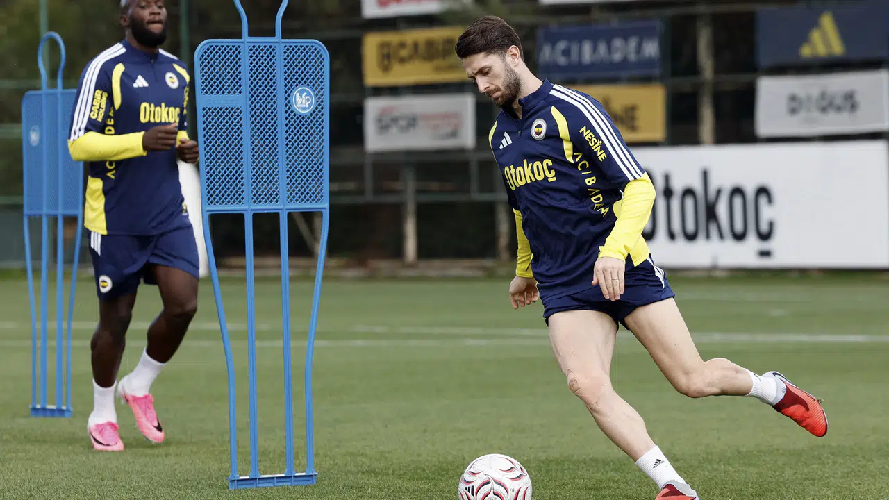 Fenerbahçe Samsunspor maçı hazırlıklarını antrenmanla sürdürdü