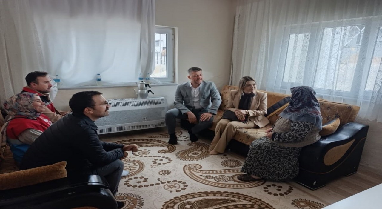 Havza Kaymakamı Samet Serin yaşlıları evlerinde ziyaret etti