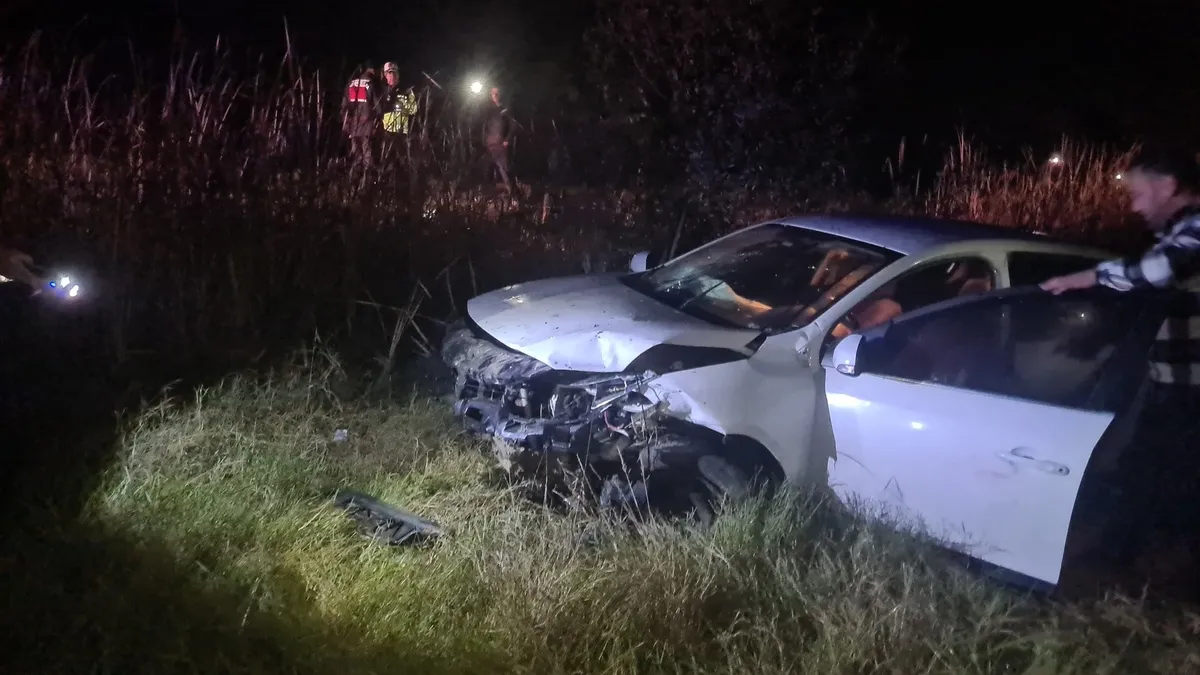 Zonguldak Çaycuma'da kontrolden çıkan otomobil araziye savruldu