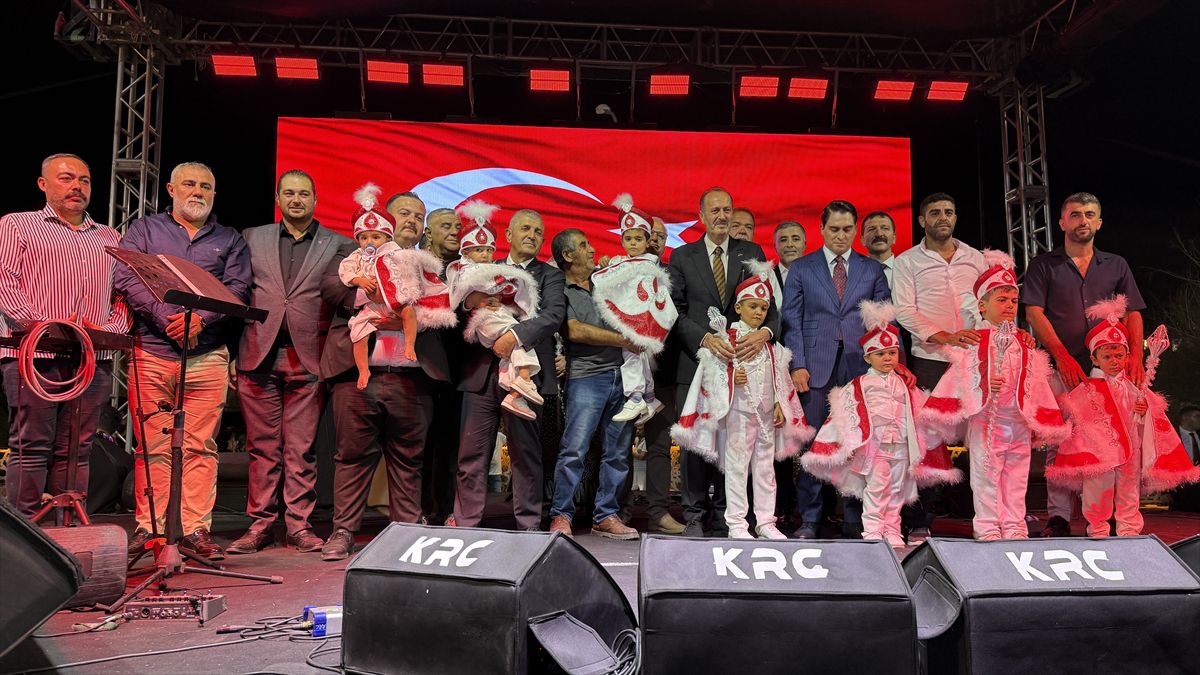 İzmir Tire'de Ülkü Ocakları tarafından sünnet şöleni düzenlendi