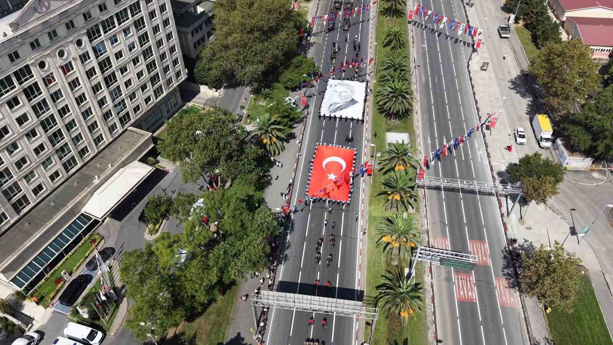 Türkiye genelinde 30 Ağustos Zafer Bayramı'nın 104. yılı törenlerle kutlandı