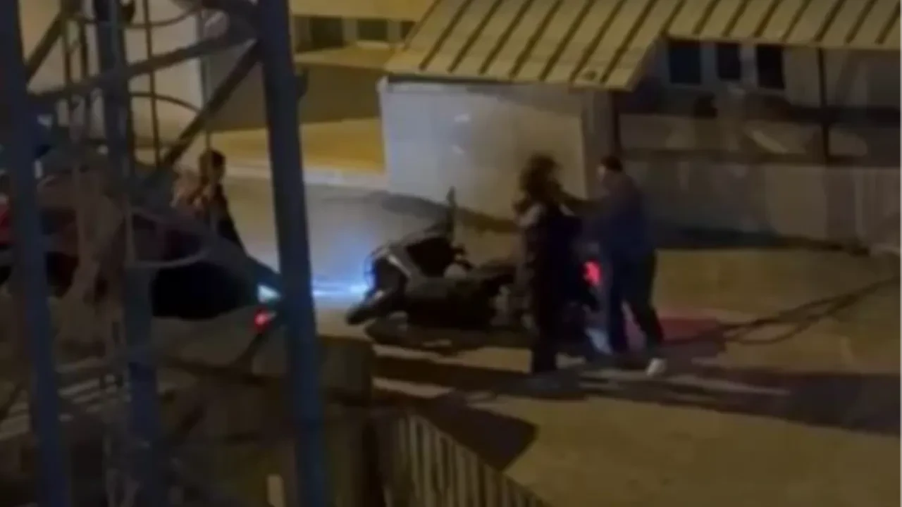 Pendik'te otomobil sürücüsü motosikletliye saldırdı
