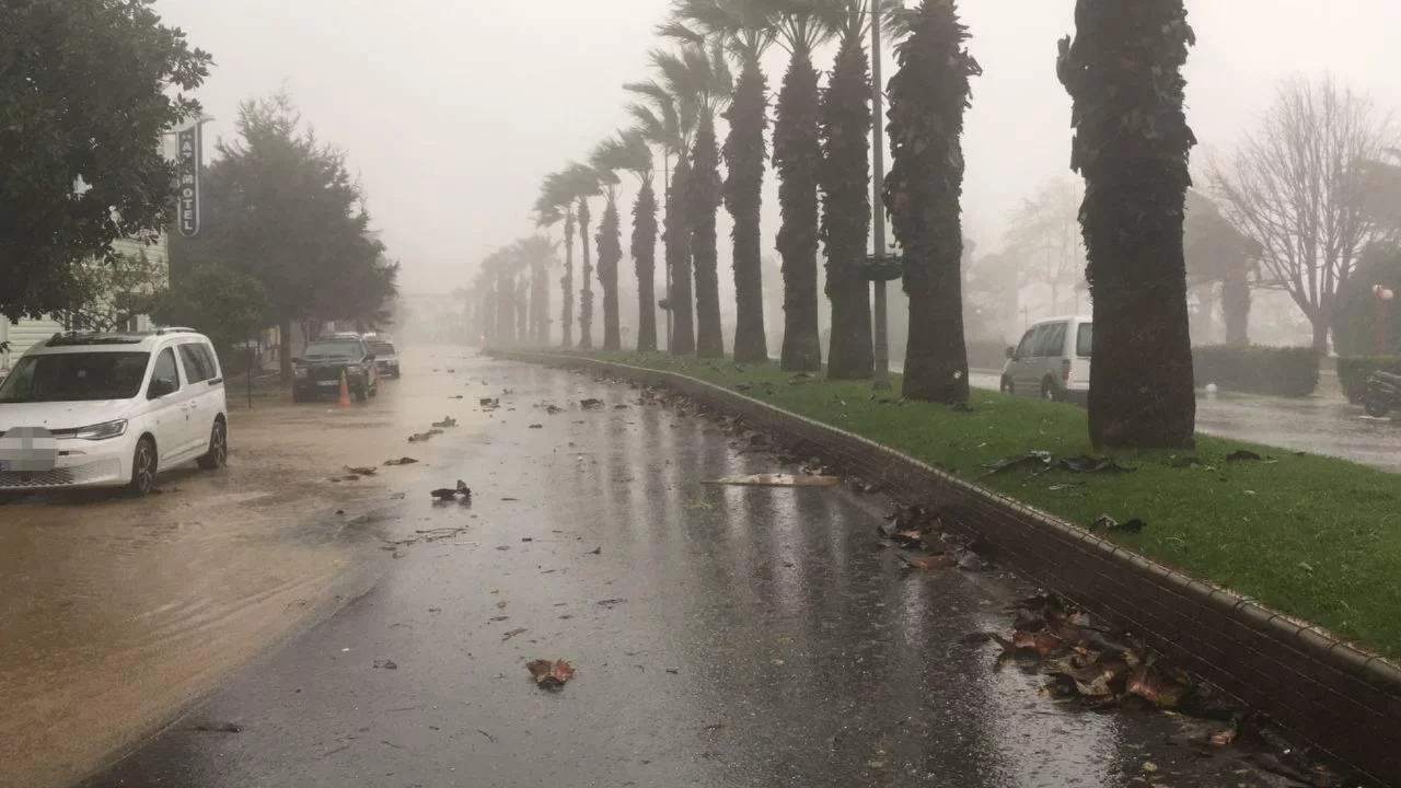 Zonguldak'ta olumsuz hava koşulları nedeniyle okullar bir gün tatil edildi