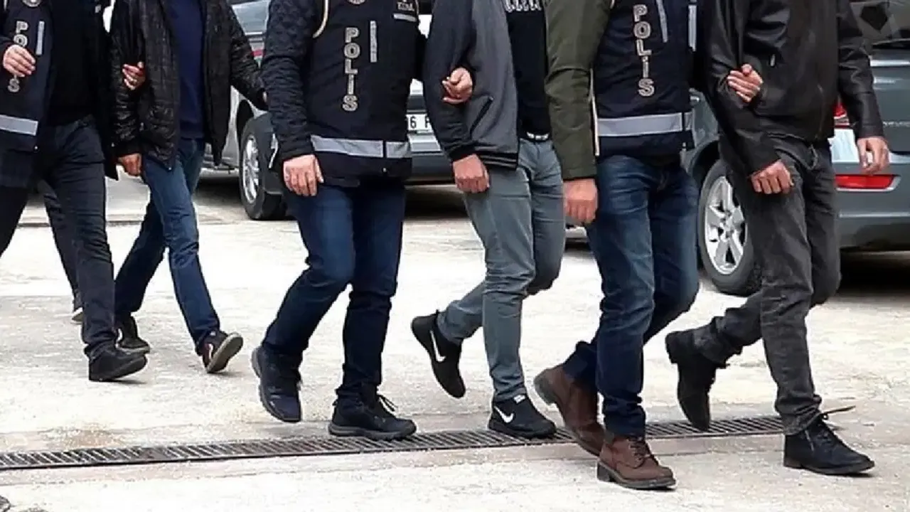 Aksaray'da düzenlenen uyuşturucu operasyonunda 10 kişi tutuklandı