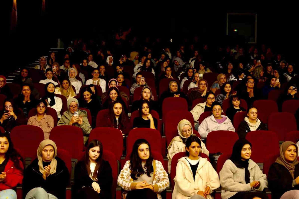 Bilecik'te öğrenciler Neşet Ertaş'ın türküleriyle sanatçıyı andı