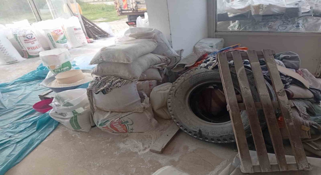 Bartın'da bozuk unları eleyerek satmaya hazırlanan işletmeye baskın yapıldı