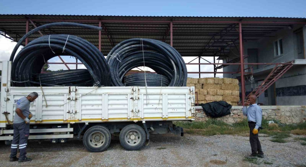 Antalya'da beş ilçedeki üreticilere 12 bin 300 metre sulama borusu desteği verildi