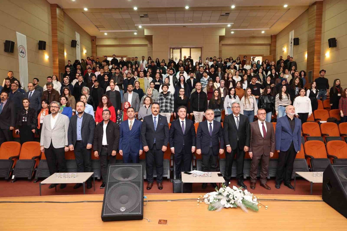 Erciyes Üniversitesi 2026-2027 akademik yılına açılış dersiyle başladı