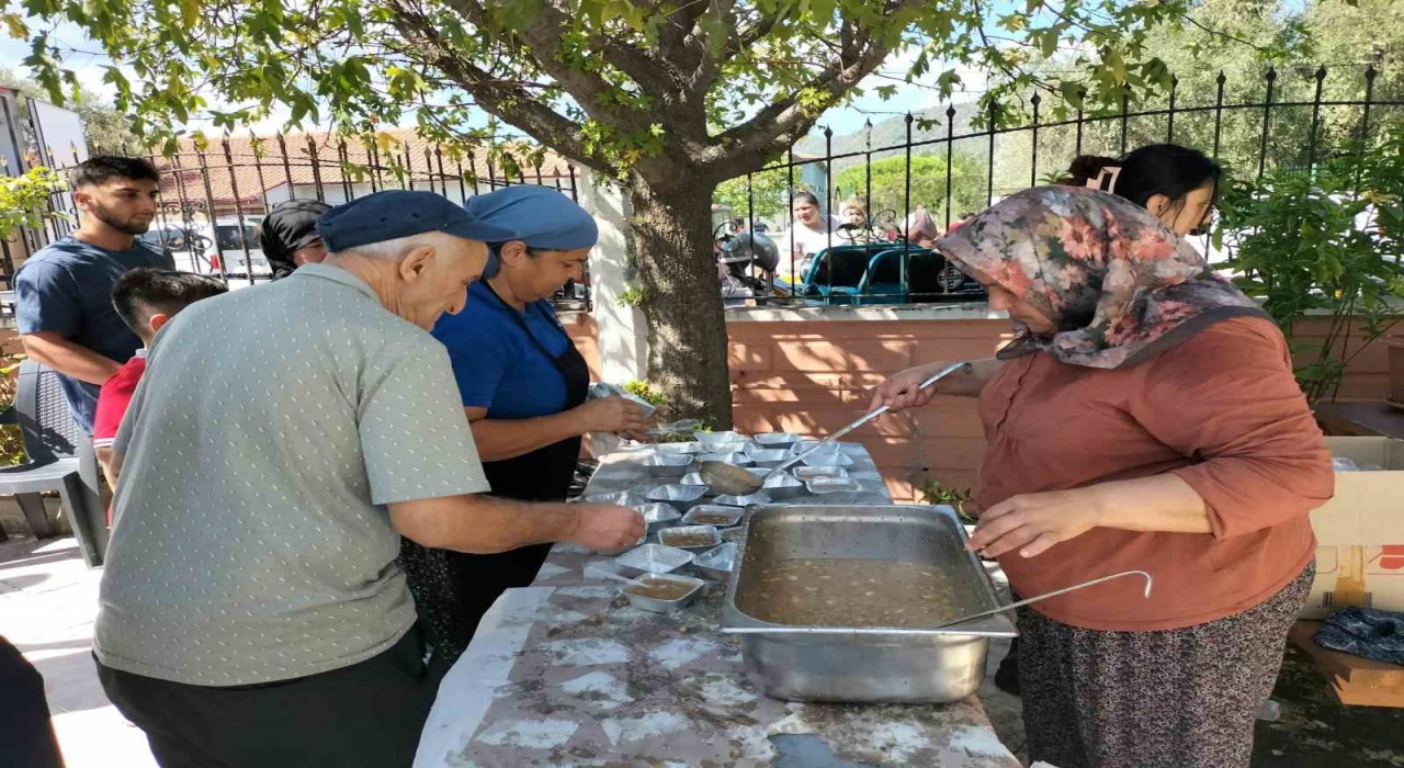 Köyceğiz Toparlar Mahallesi'nde 26. geleneksel aşure etkinliği yapıldı