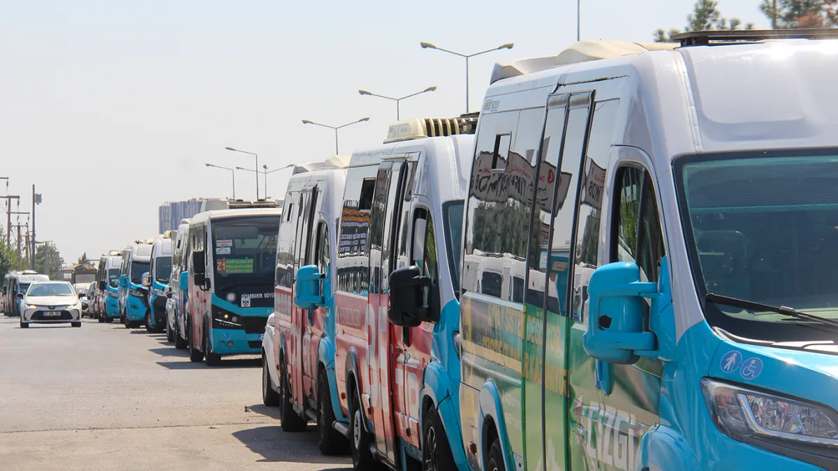 Diyarbakır'da özel halk otobüsü esnafı maliyet artışları nedeniyle eylem yaptı