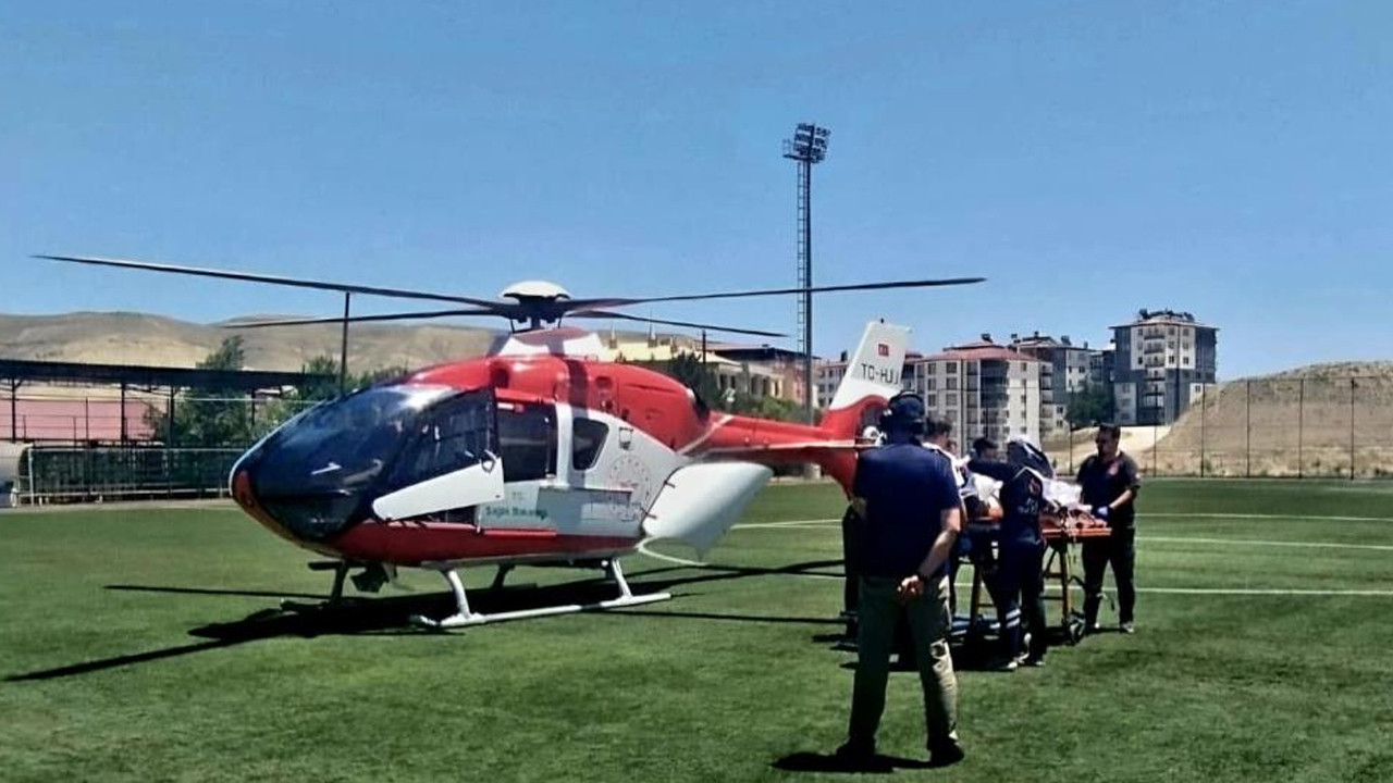 Darende'de kalp krizi geçiren genç hasta hava ambulansıyla Malatya'ya nakledildi