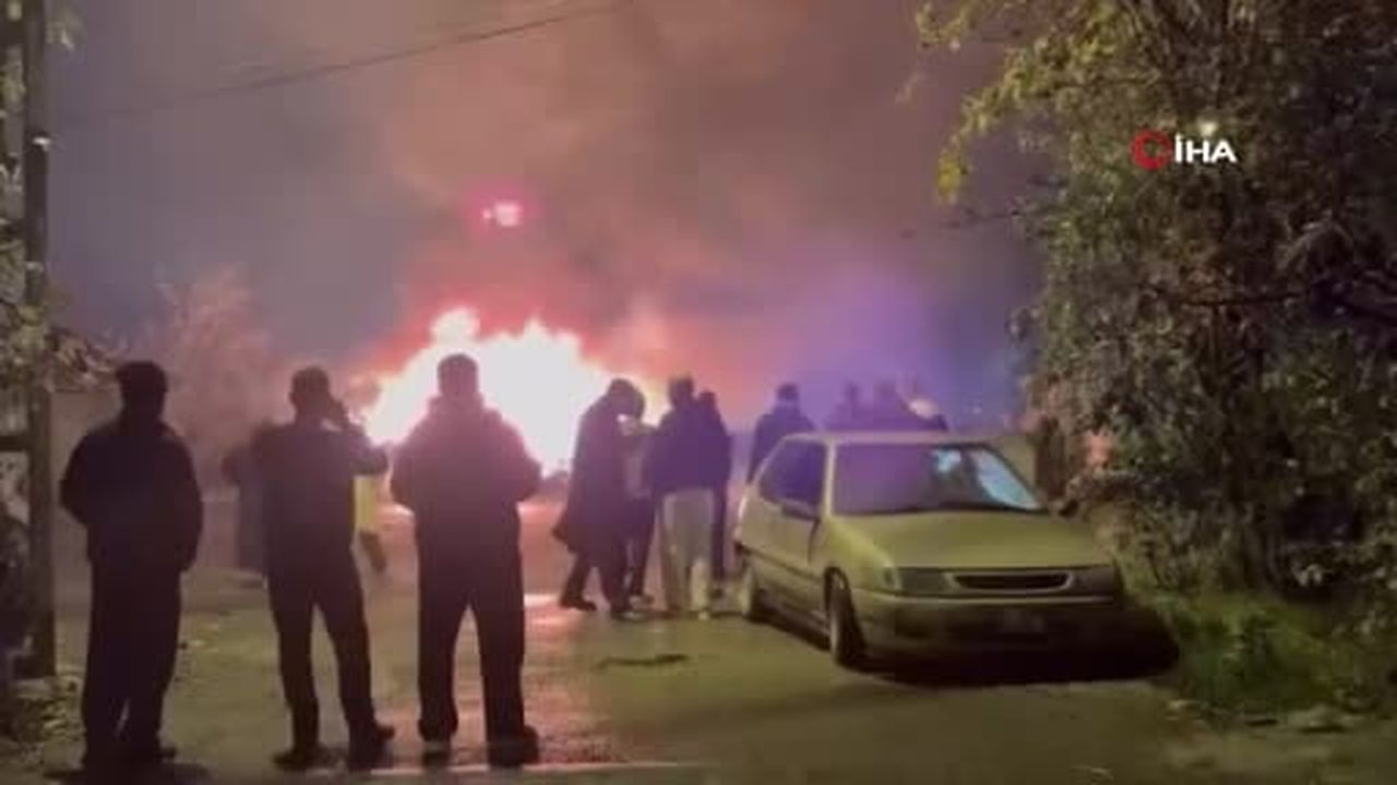 Arnavutköy'deki çiçekçi dükkanında çıkan yangın kontrol altına alındı