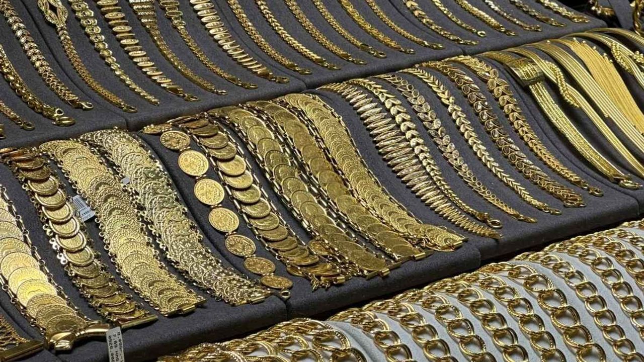 Gram altın fiyatı düşüşle 6 bin 770 lira seviyesinden işlem görüyor