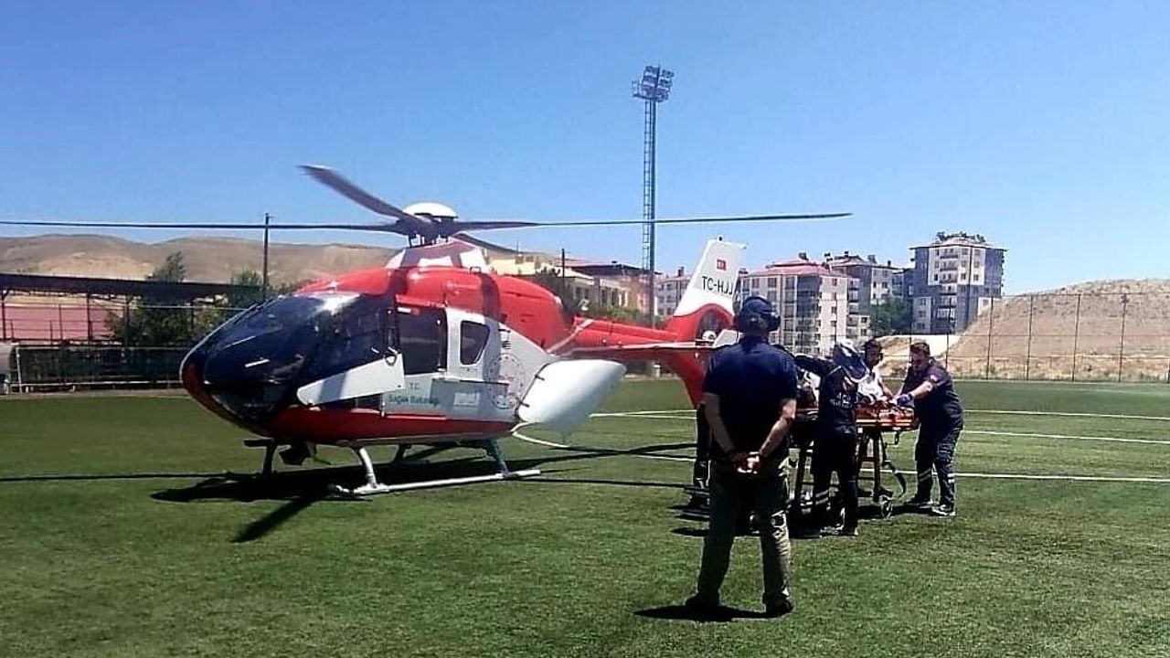 Malatya'da kalp krizi geçiren hasta hava ambulansıyla nakledildi