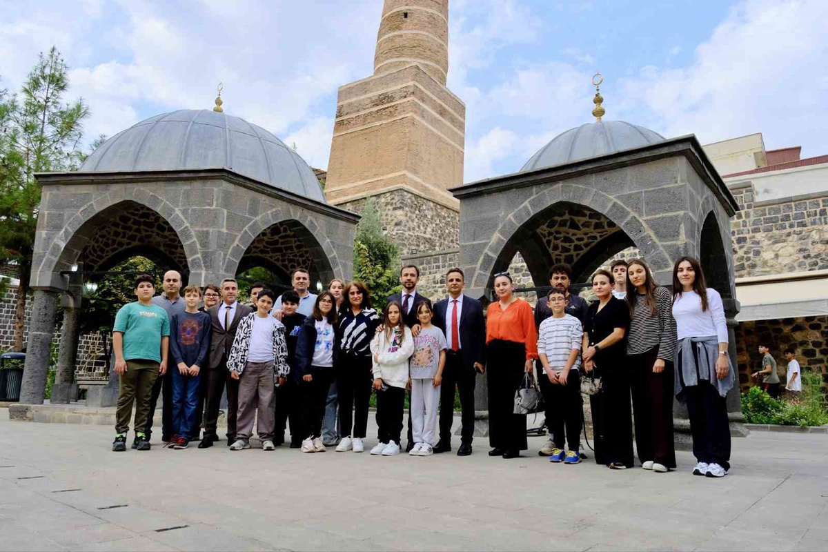 İstanbul'dan gelen öğrenciler Cizre'nin tarihi ve kültürel mekanlarını gezdi