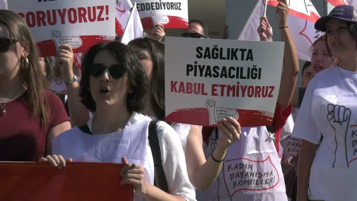 Kadın Dayanışma Komiteleri ücretsiz HPV aşısı talebiyle eylem yaptı