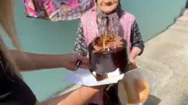 Samsun Büyükşehir Belediyesi yaşlı vatandaşlara doğum günü sürprizi yaptı