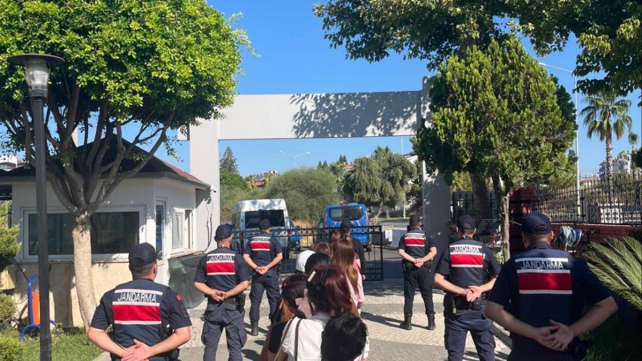 Antalya'da insan ticareti operasyonunda 6 şüpheli gözaltına alındı