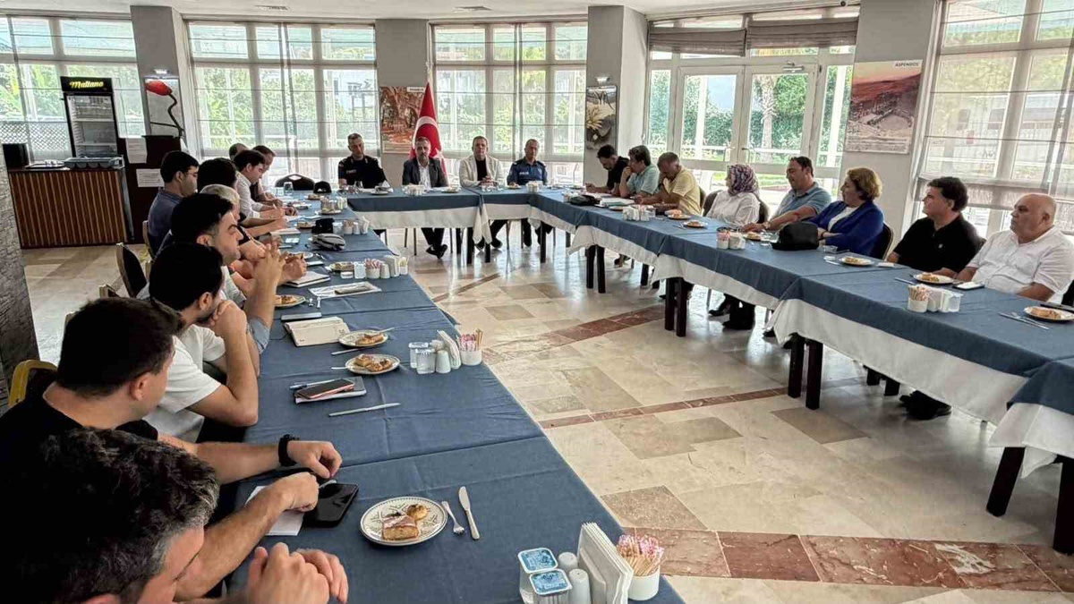 Kemer'de olası afetlere karşı koordinasyon toplantısı yapıldı