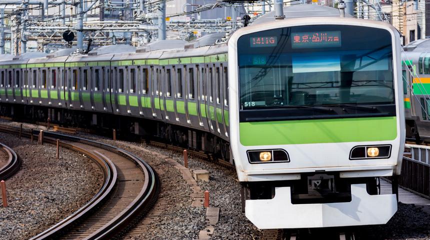 Tokyo'daki şiddetli yağış tren seferlerinin aksamasına neden oldu